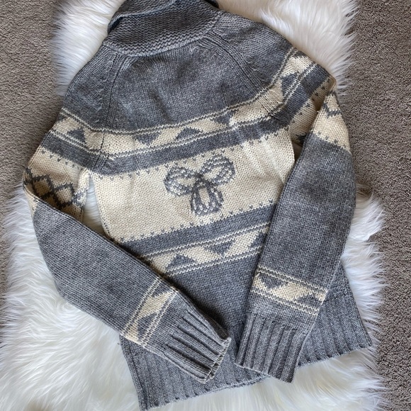 Aritzia Wool Sweater - Picture 4 of 4